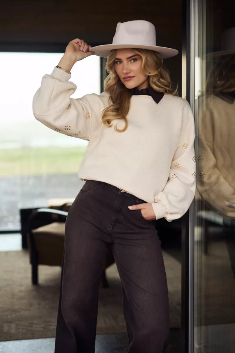 NUKUS Amadora Sweater Flowerstuds - Sand