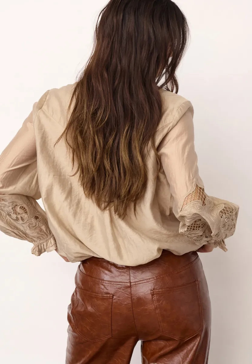 CO' COUTURE Delin Balloon Emb Shirt