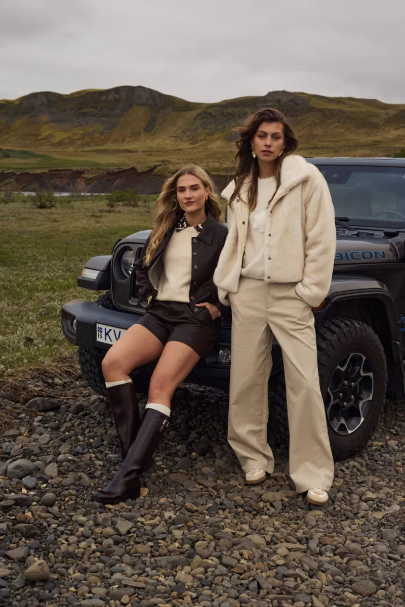 NUKUS Esmee Short - Dark Chocolate