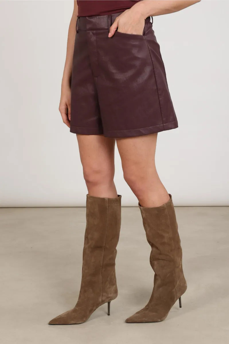 NUKUS Dagmar Short