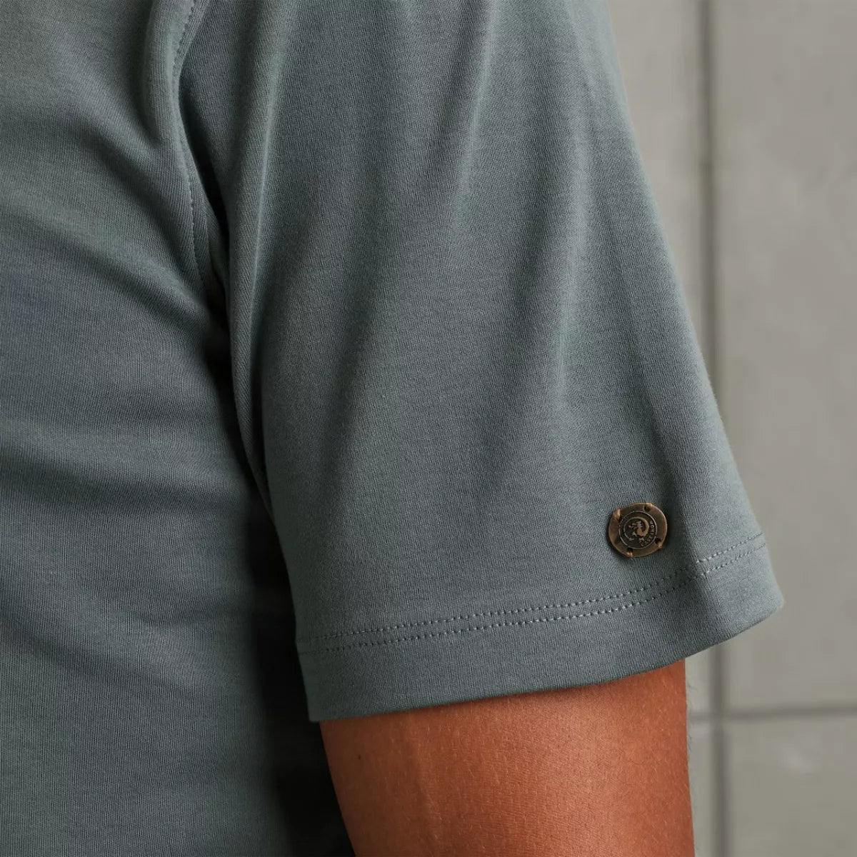 CAST IRON Short sleeve r-neck regular fit in - GRIJS