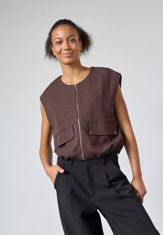 SISTERS POINT Garwin Vest - D. Chocolate