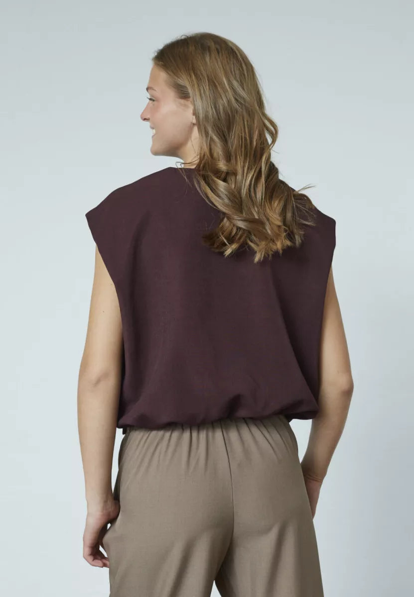 SISTERS POINT Garwin Vest - Deep Bordeaux