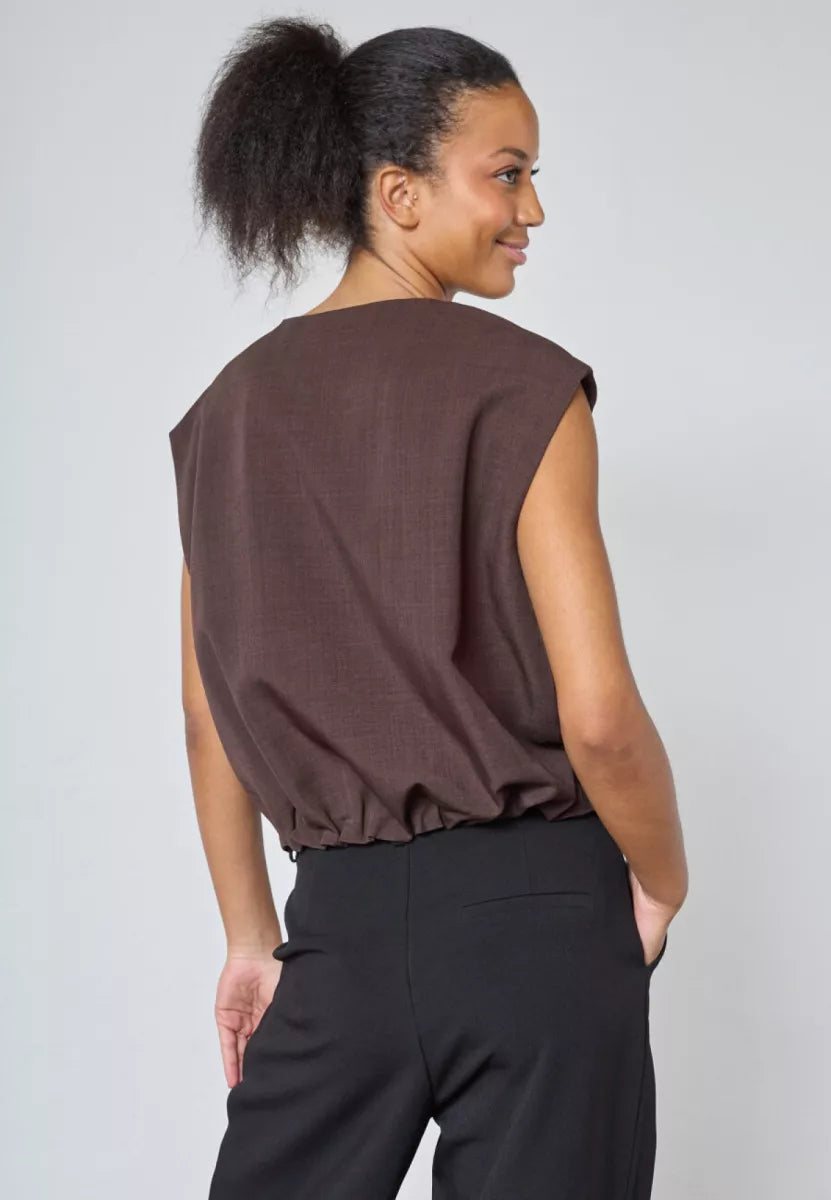 SISTERS POINT Garwin Vest - D. Chocolate