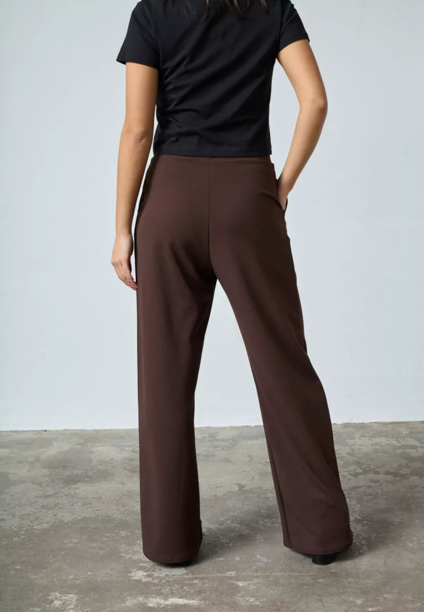 SISTERS POINT Glut Pants - Dark Chocolate