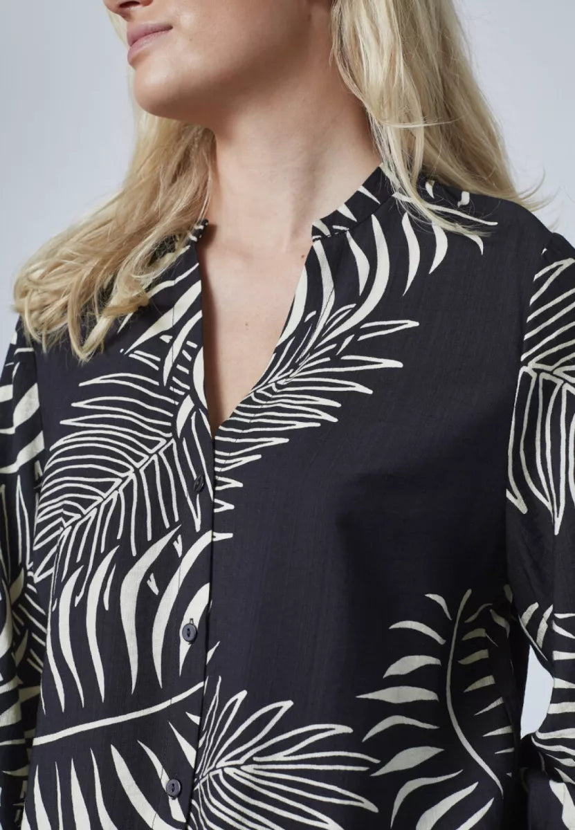 SISTERS POINT Viaba Shirt - Black Leaf